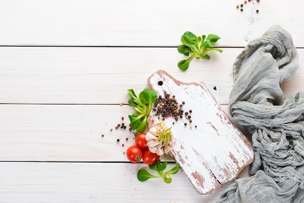 Deska z pieczywem i składnikami